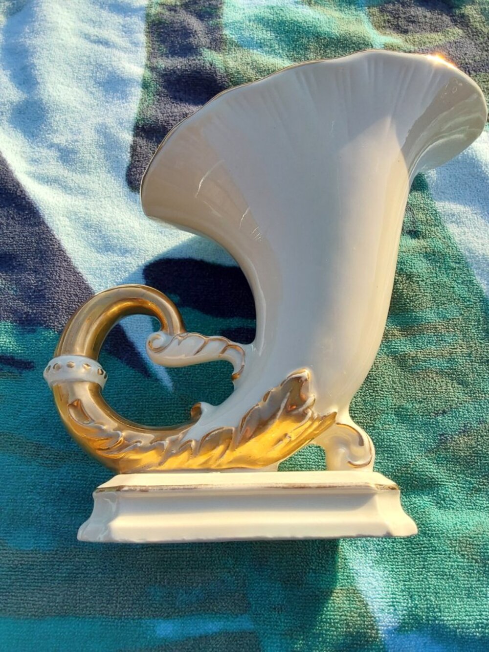 GORGEOUS VINTAGE HORN OF PLENTY WITH GOLD